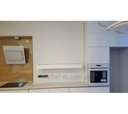 Угловая белая глянцевая кухня