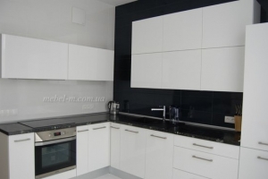 Дизайн кухни крашенная белый глянец