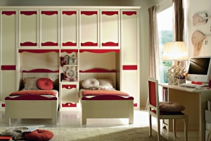 Комплекс детcкой мебели  с яркими акцентами