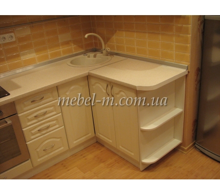 Угловая бежевая кухня на Оболони