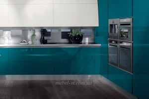 Кухня с бирюзовыми фасдами глянец