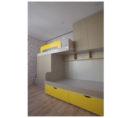 Двухъярусная детская кровать желтого цвета