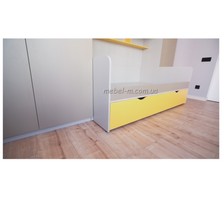 Двухъярусная детская кровать желтого цвета