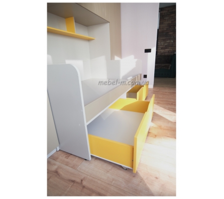 Двухъярусная детская кровать желтого цвета