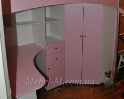 Детская кровать двухъярусная для девочки розовая с столиком