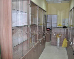 Торговая мебель с витринами