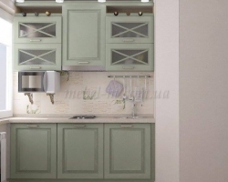 Кухня с крашеными фасадами компатная