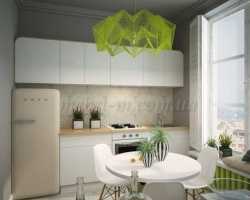 Маленькая прямая кухня с глянцевыми фасадами