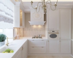 Маленькая кухня в классическом светлом цвете